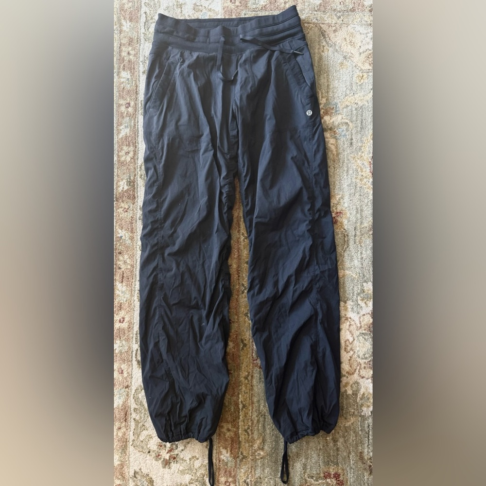 Lululemon Dance Studio lined size 6